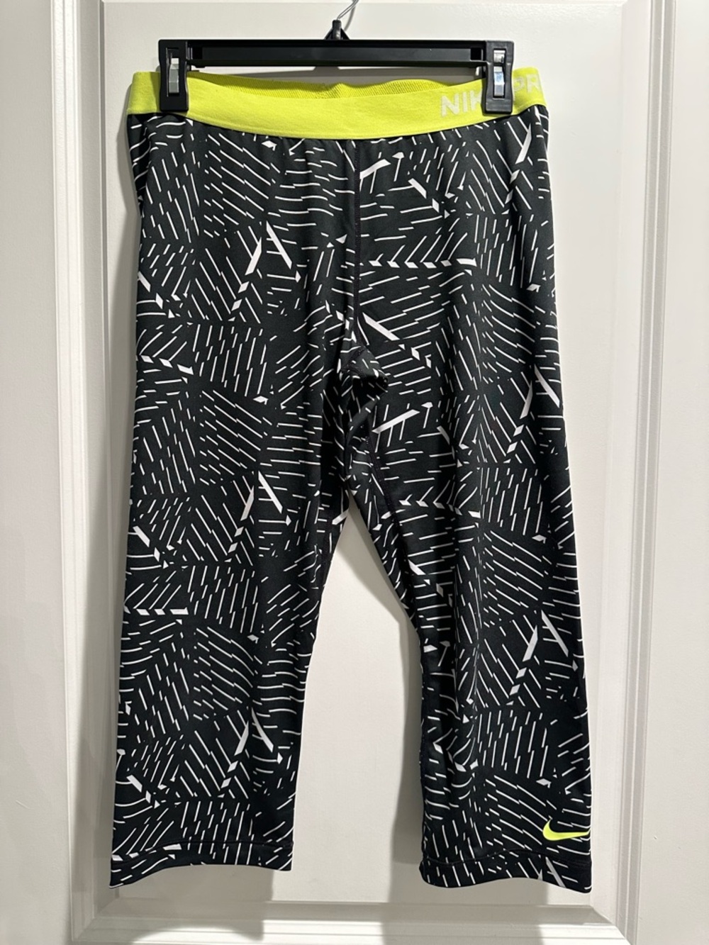 Like New! Nike Pro Dri-Fit Cropped Leggings